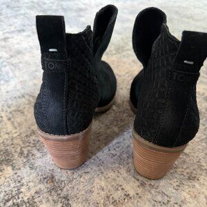 TOMS Women's Noa Suede Chelsea Boots